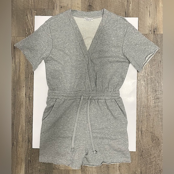 Gray romper size medium - Picture 1 of 2
